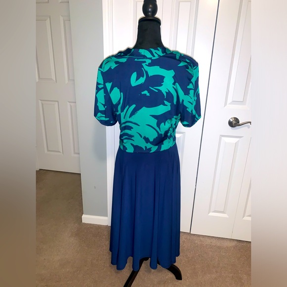 Nina Piu Midi w/Gold chain belt - Picture 2 of 4